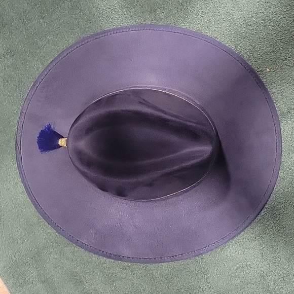 Hat N Roses - Picture 2 of 4